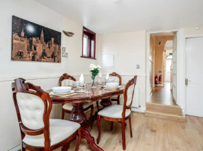 Spacious 5 Bedroom House in Gravesend