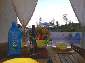 One bedroom chalet with city view enclosed garden and wifi at Ballata