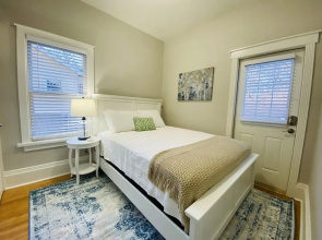 Stunning Bungalow Next to Unc - Free Cruiser Bikes!