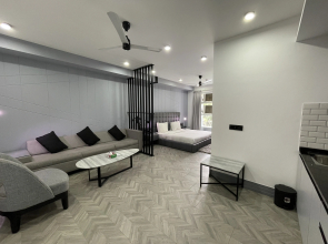 Superior Studio Serviced Apartment @Bedchambers