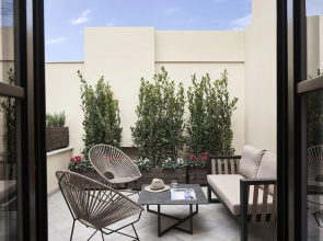 NLH MONASTIRAKI - Neighborhood Lifestyle Hotels