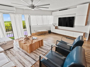 TOWER 2 MASTER SUITEs, 2 KINGS BEDS, MARINA