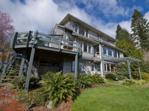 Quadra Island Harbour House B&B