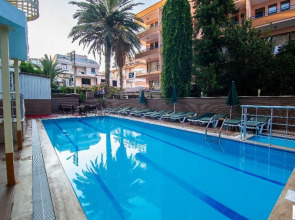 Kleopatra Blue Hawaii Hotel