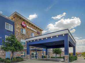 Best Western Plus Fort Worth Forest Hill Inn & Suites