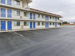 Motel 6-Salinas, CA - South - Monterey Area