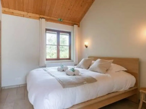 Quiet and Authentic Vacation Property With Pond