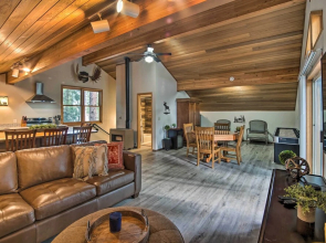 Modern Cabin - 2 Mi to Speelyi Beach!