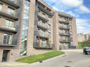 Trendy APT w/Balcony & Self Check-in, By Cohost