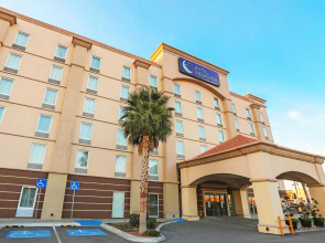 Hotel Mesaluna Near American Consulate