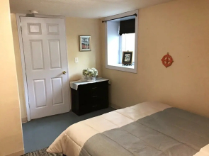 Simple, Cozy 1-bed Close to University of Kansas