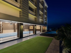 Hotel Saffron Crest