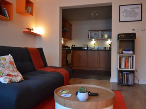 Modern 2 Bedroom Apartment Near the Sea