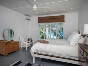 Kwa Thibi Cottage Sleeps 14