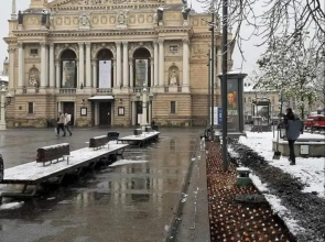 Площа Соборна вул.Івана Франка 4