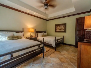 CR Luxury Bella Vista 7A 3 Bdrm
