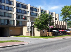 Greenwood Inn & Suites