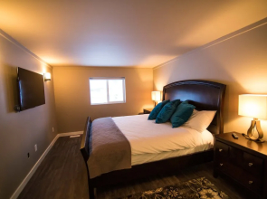 Clipperton Suite by Revelstoke Vacations