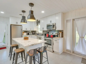 Stylish Pensacola Retreat w/ Patio & Grill!