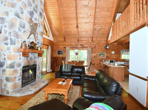 Lazy Bear Retreat - Classic Cabin!