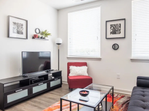 Mass Ave Arts District 1 BR Apt by Frontdesk