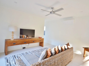 Lamu at Palm Cove
