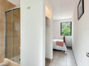 Room in Guest Room - Cuarto En Las Lomas!
