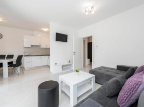Villa Star 5 a centrally located ap. with a pool