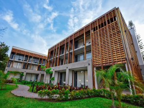 Le Petit Village Hotel & Spa