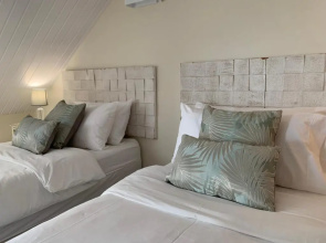 Sitges Spaces Sea View Villa- 6 Bedrooms, 5 bathrooms, 2 private pools, Near center