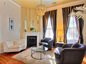 Champagne Suite
