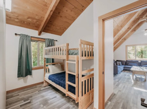 Snowline Cabin #48 - A Classic Family Cabin With an Outdoor Hot Tub!