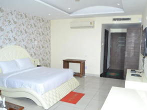Hotel Chopra Residency