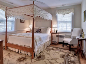 Bentley Manor Inn