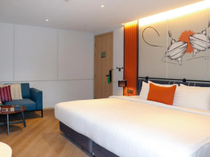 The Quart Ruamrudee by UHG