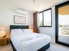 Elegant 2-bed Apartment With Incredible Bay Views