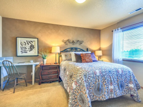 Lovely Dundee Home w/ Private Yard & Fire Pit!