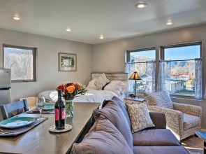 Cozy Mountain Studio By Main Street & Hot Springs!