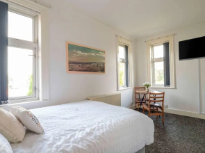 Fully Serviced 1-bed Studio8 in Coventry