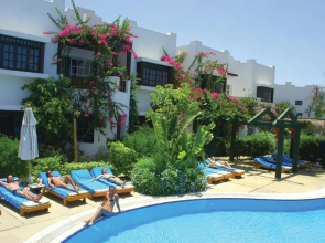 Herrmes Hostel أجانب فقط (Adults Only)
