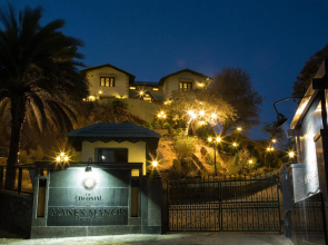The Colonial Manek Manor