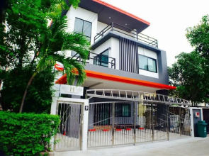 4 Bedroom House at Skytrain