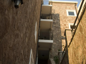 Contessa Apartments