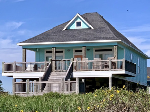Keepin' It Reel 3 Bedroom Home by RedAwning
