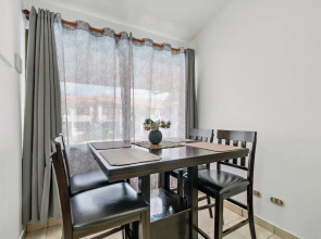 2-BD Condo with Pool, Walk to Beach