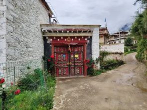 Danba County Mangui Mountain Residence Homestay
