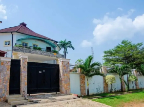 Hill Crest Apartments