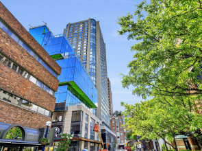QuickStay - Chic Condo in Yorkville (Yonge & Bloor)