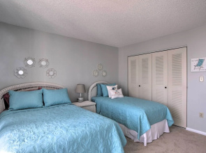 Beachfront Marco Island Resort Condo w/ Pool!