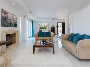 Villa Noulia With 4 Bedrooms and 2 Bathrooms
